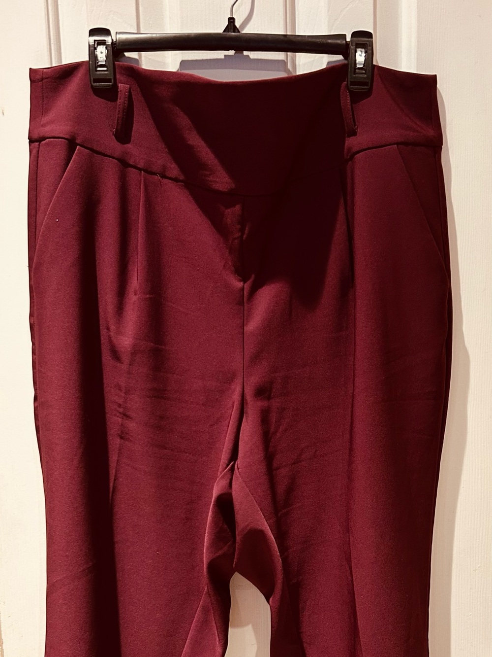 Tailored Straight-Leg Pants in Wine